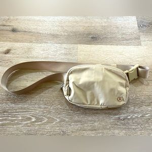 Lululemon Everywhere Belt Bag (extended strap)